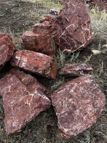 Ландшафтные глыбы красно-фиолетовые 200-1000 килограмм купить в Нязепетровске