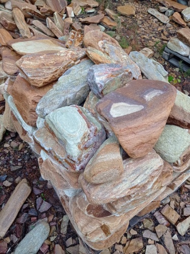 Златолит жёлтый, жёлто-зелёный глыбки и валуны для ланшафтного дизайна купить в Нязепетровске