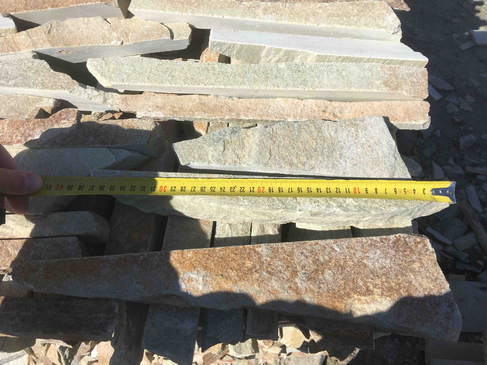 Горбушка златолит золотистый для облицовки купить в Нязепетровске