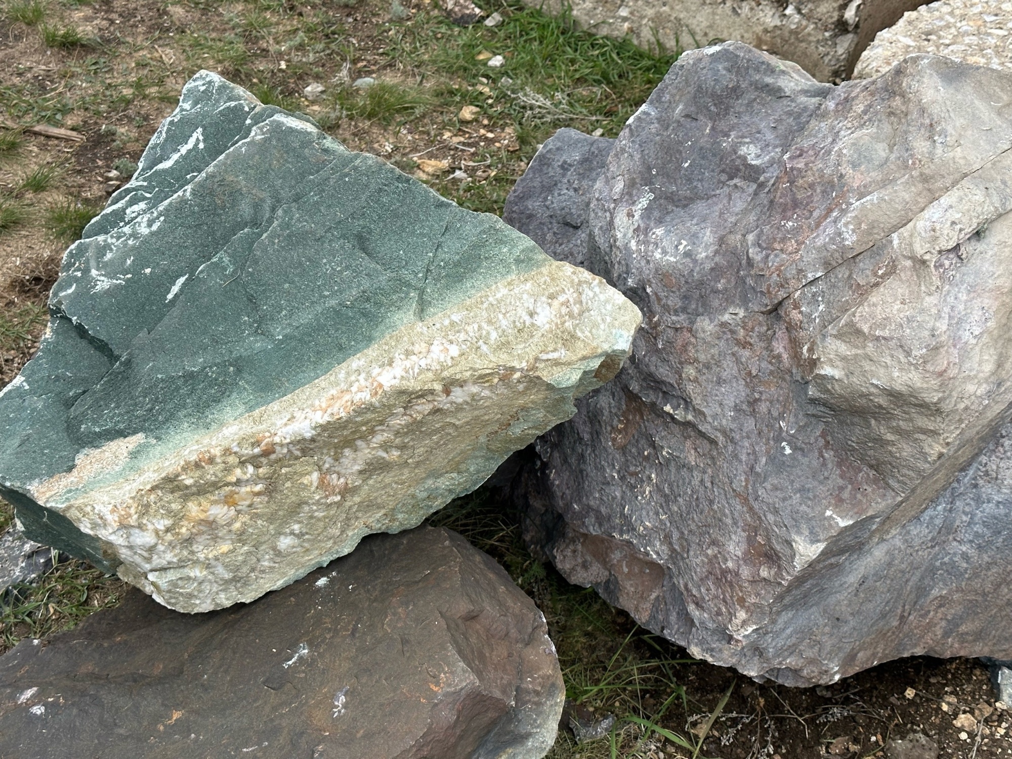 Камни для ландшафтного дизайна зелёные 10-60 килограмм купить в Нязепетровске