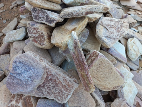 Златолит жёлтый, жёлто-зелёный глыбки и валуны для ланшафтного дизайна купить в Нязепетровске