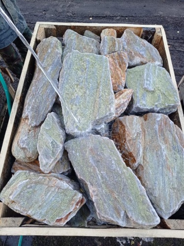 Златолит жёлтый, жёлто-зелёный глыбки и валуны для ланшафтного дизайна купить в Нязепетровске