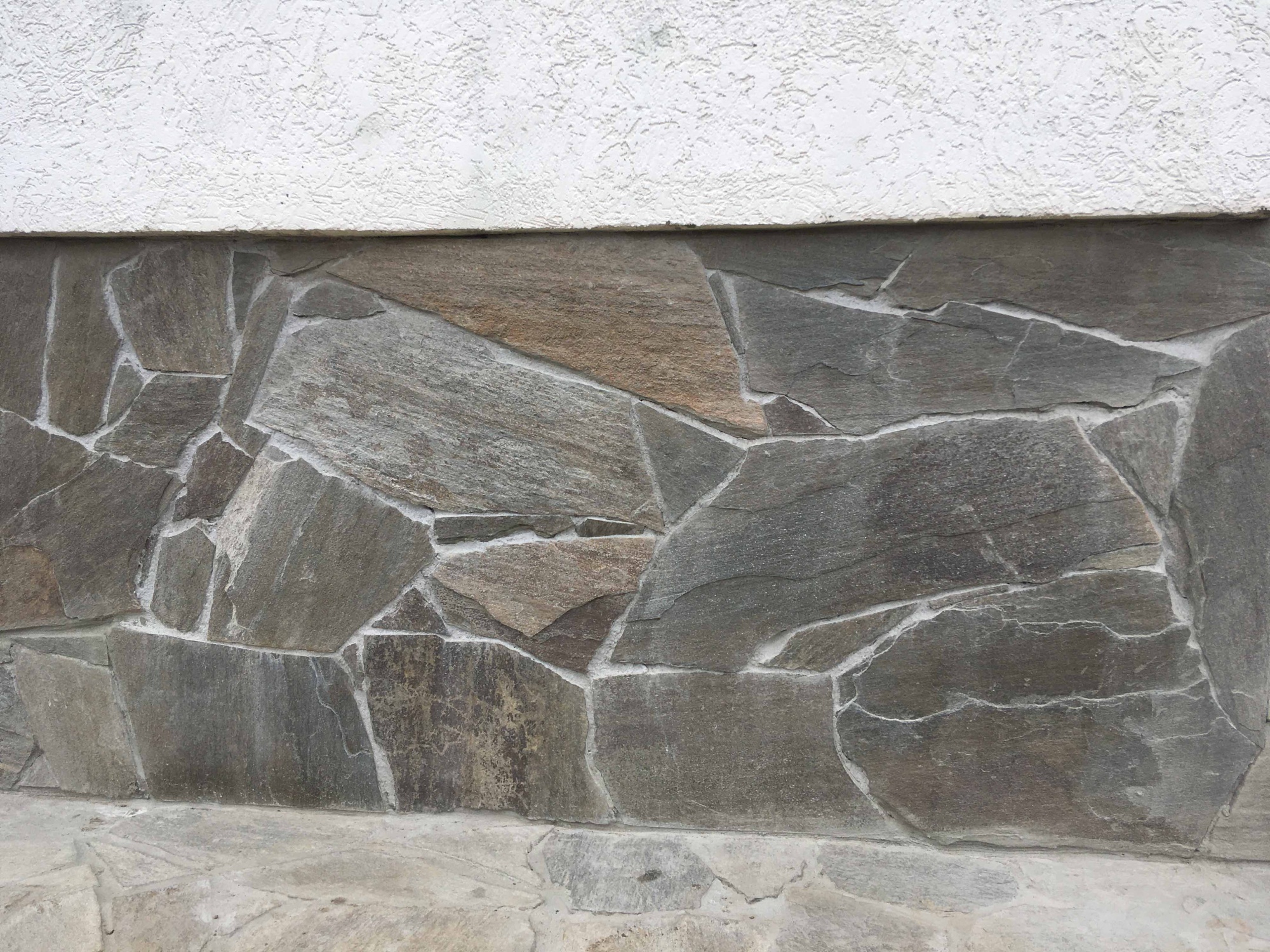 Плитняк златолит Уральский для цоколя, отмостки купить в Нязепетровске