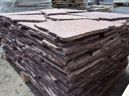 Плитняк лемезит бордовый для облицовки цоколя 20-25 мм  купить в Нязепетровске