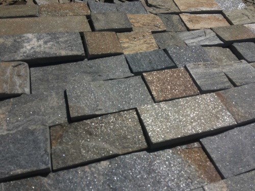 Плитка пилёная златолит Уральский для цоколя, отмостки купить в Нязепетровске