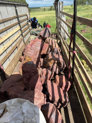 Ландшафтные глыбы красно-фиолетовые 200-1000 килограмм купить в Нязепетровске