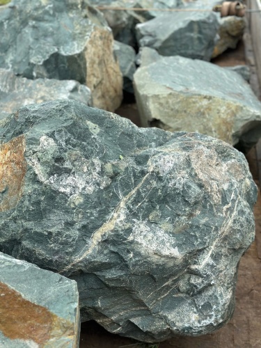 Камни для ландшафтного дизайна зелёные 10-60 килограмм купить в Нязепетровске