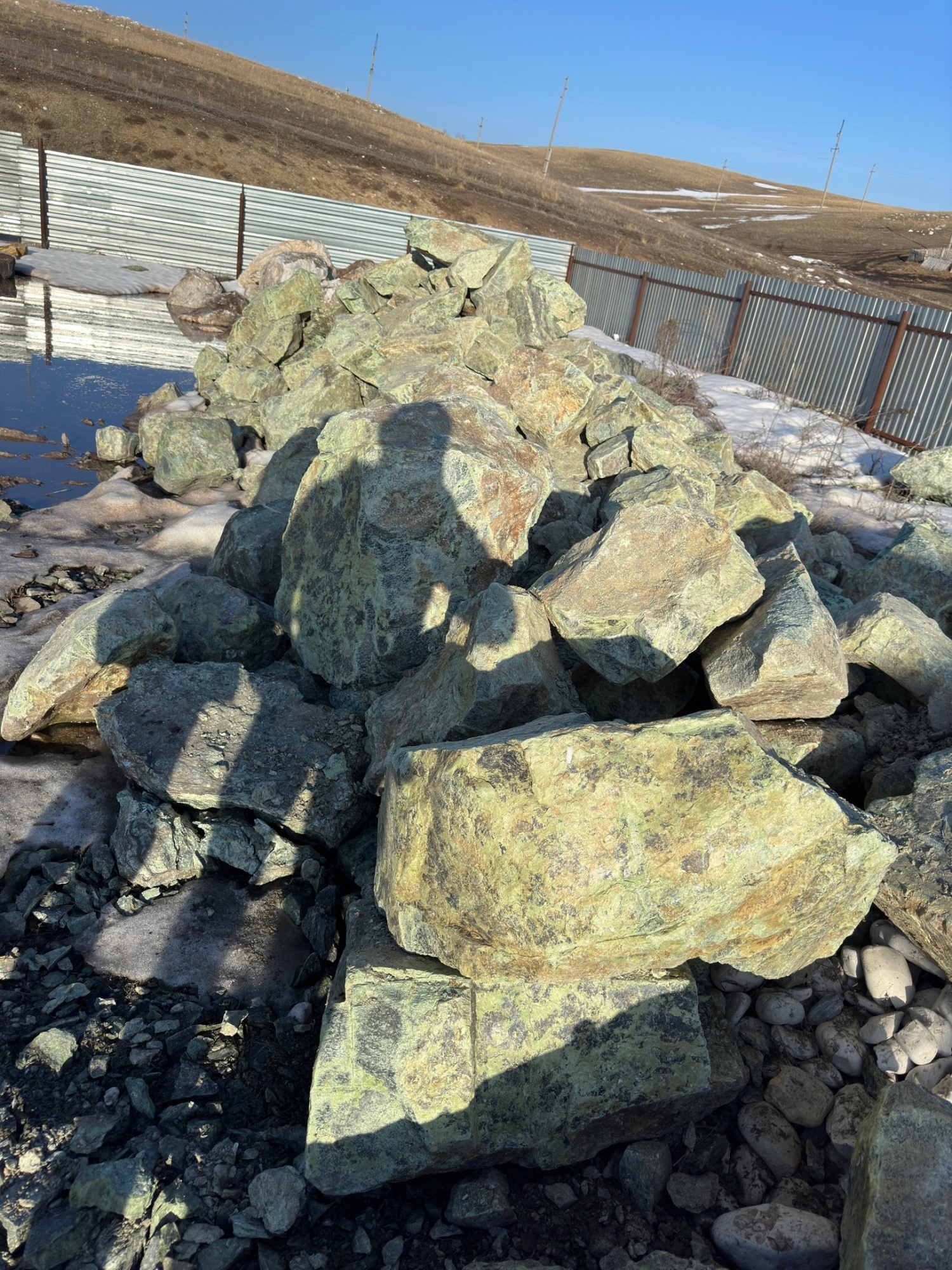 Камни для ландшафтного дизайна зелёные 10-60 килограмм купить в Нязепетровске