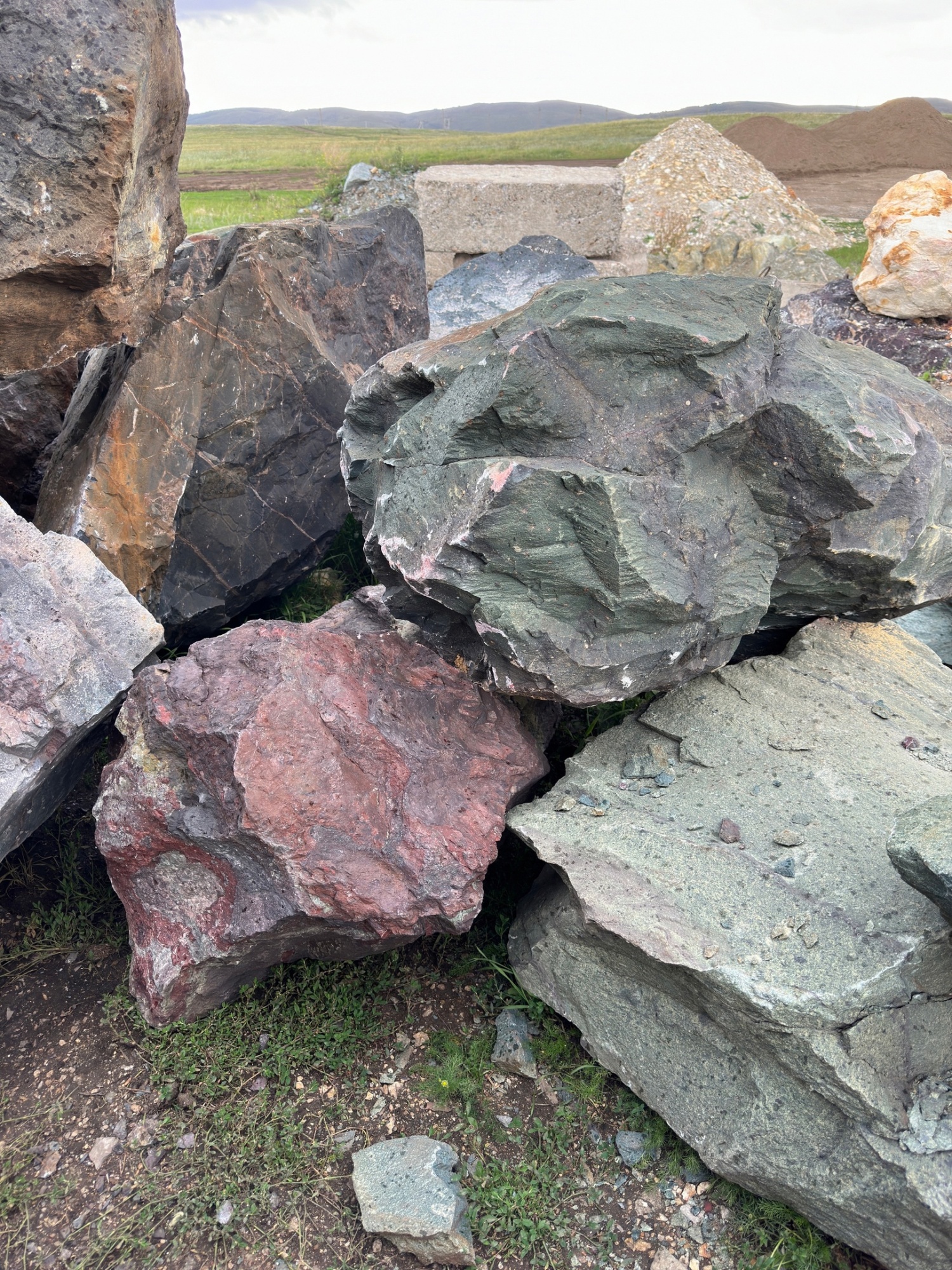 Камни для ландшафтного дизайна зелёные 10-60 килограмм купить в Нязепетровске