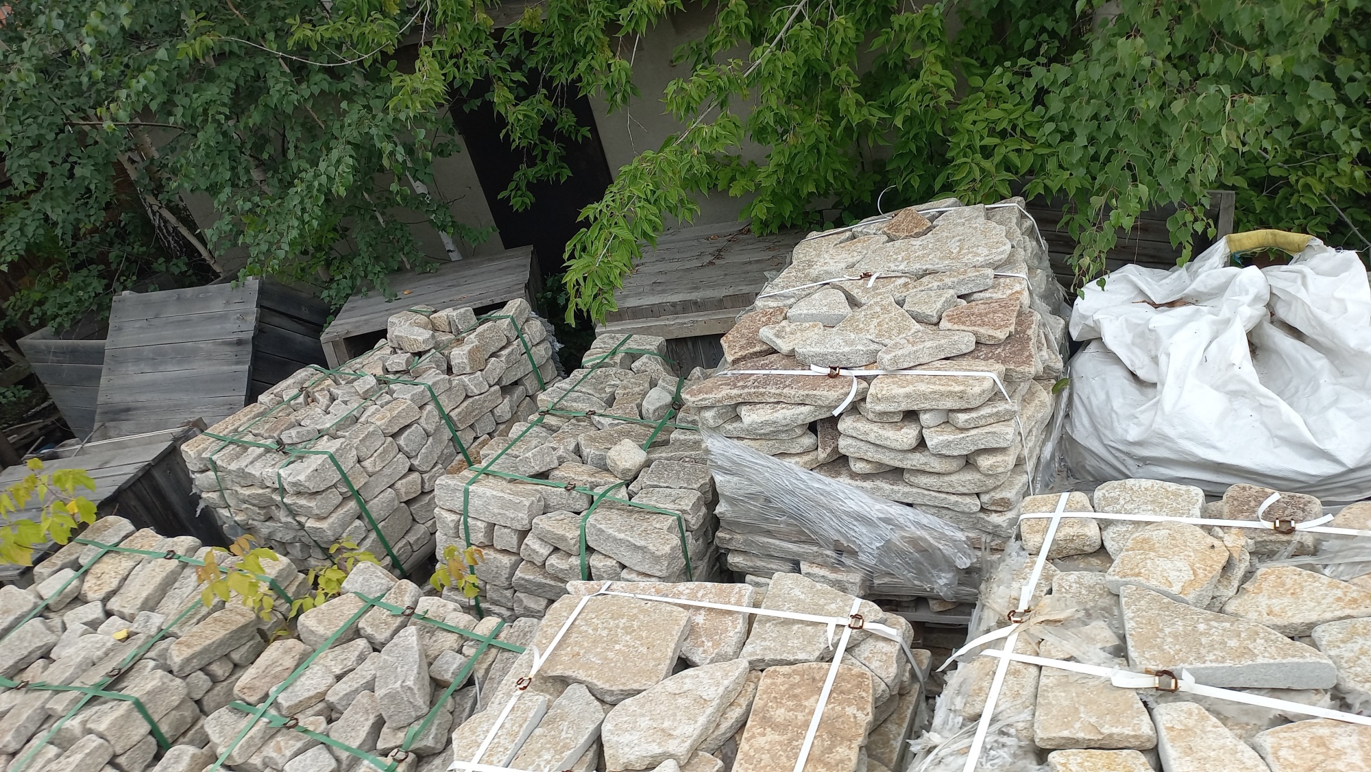 Плитняк гранитный галтованный купить в Нязепетровске