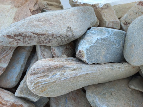 Златолит жёлтый, жёлто-зелёный глыбки и валуны для ланшафтного дизайна купить в Нязепетровске