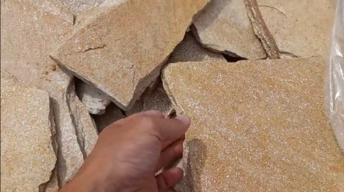 Плитняк златолит жёлтый золотистый для отмостки купить в Нязепетровске