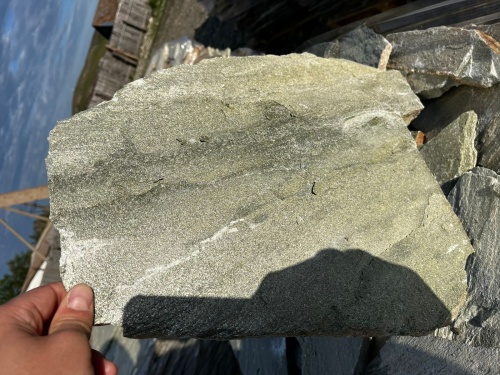 Плитняк златолит зелёный для цоколя, отмостки купить в Нязепетровске