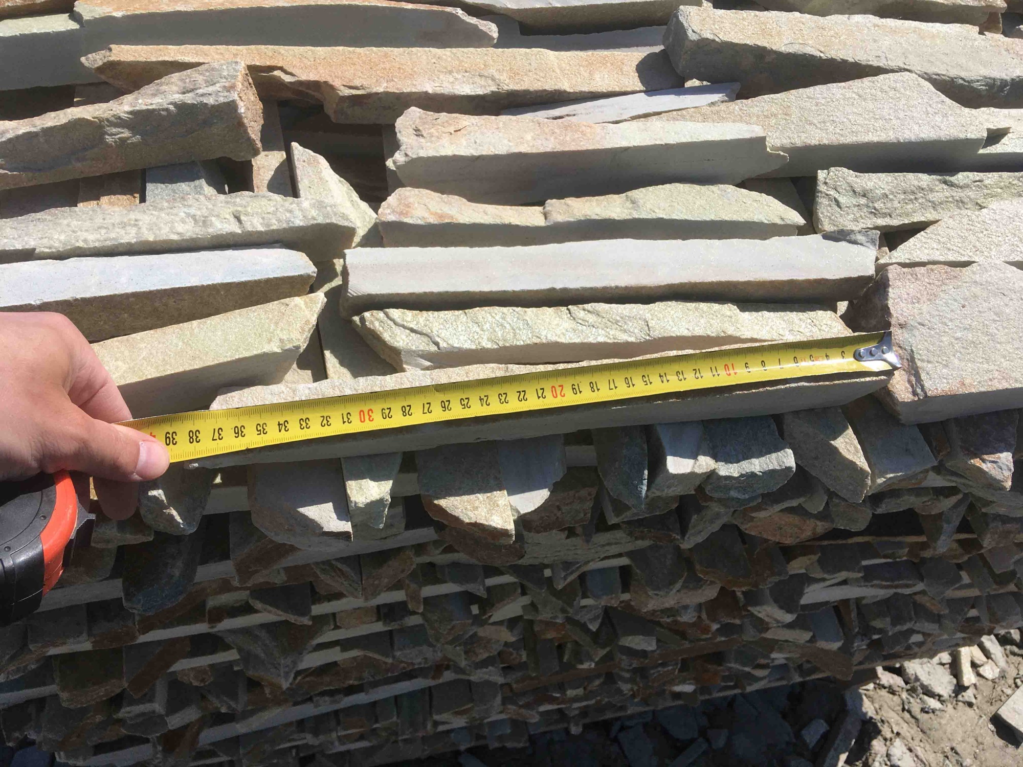 Горбушка златолит золотистый для облицовки купить в Нязепетровске