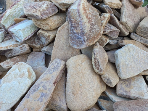 Златолит жёлтый, жёлто-зелёный глыбки и валуны для ланшафтного дизайна купить в Нязепетровске