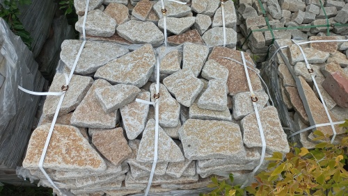 Гранитный плитняк галтованный для парковки купить в Нязепетровске