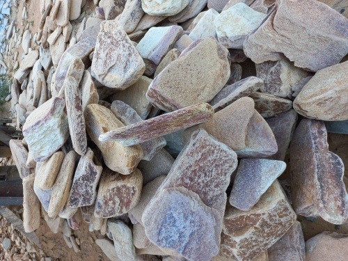 Златолит жёлтый, жёлто-зелёный глыбки и валуны для ланшафтного дизайна купить в Нязепетровске