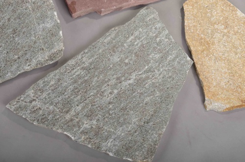 Плитняк златолит Уральский для цоколя, отмостки купить в Нязепетровске