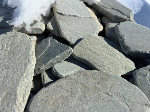 Плитняк златолит зелёный галтованный для цоколя купить в Нязепетровске