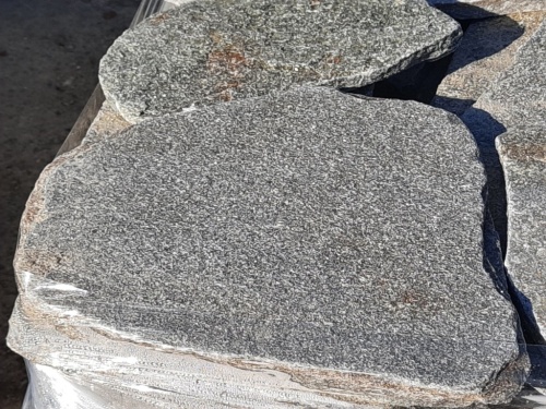 Златолит серебристый галтованный для лестниц купить в Нязепетровске