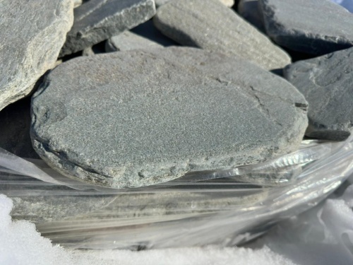 Плитняк златолит зелёный галтованный для мощения на бетон купить в Нязепетровске