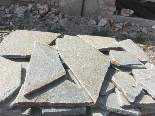 Златолит серебристый галтованный для лестниц купить в Нязепетровске